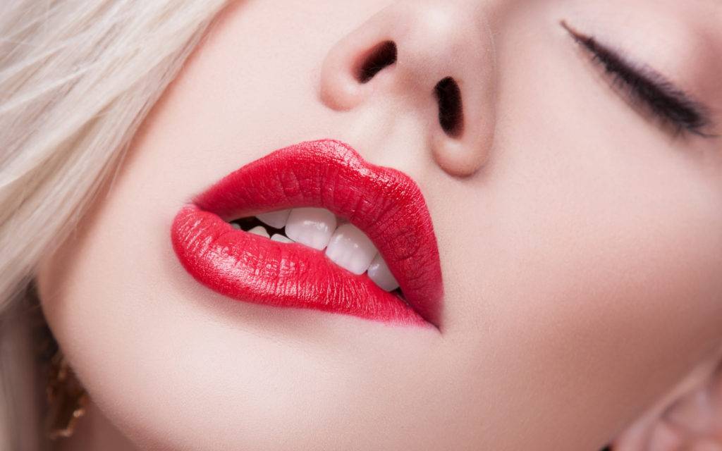 make-up-lips-woman-1024x640-1